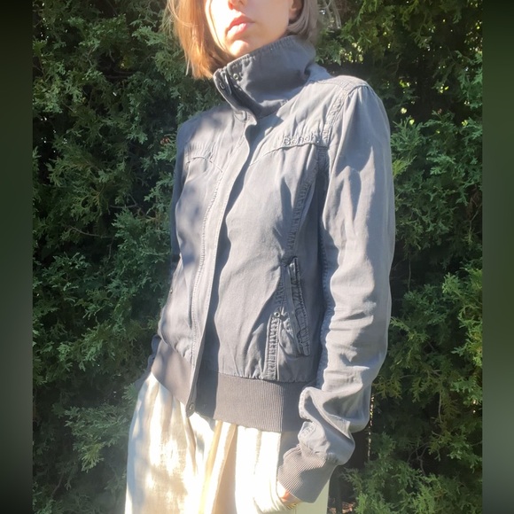 Bench Jacket - Picture 2 of 7